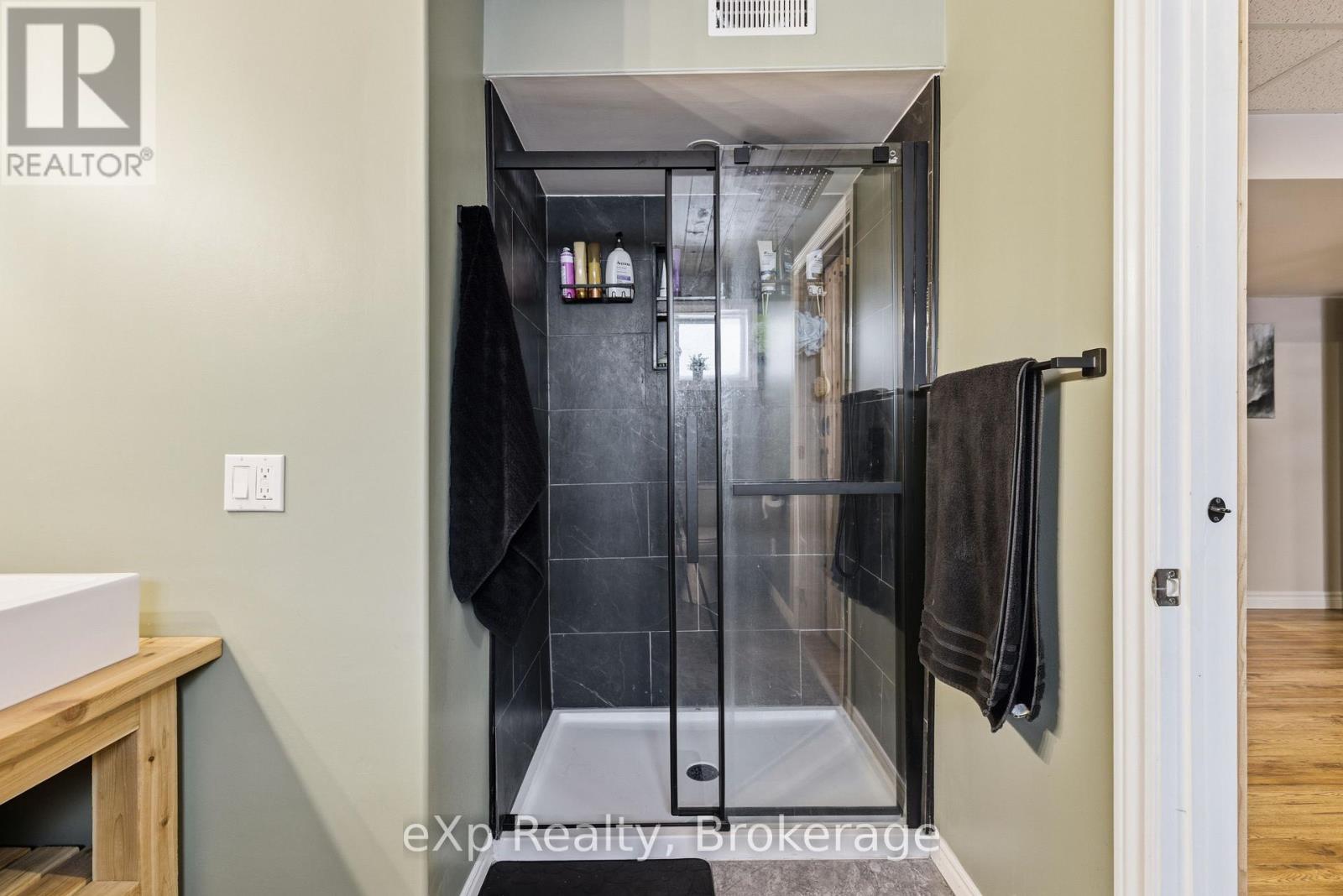 230 SAUGEEN STREET - 36