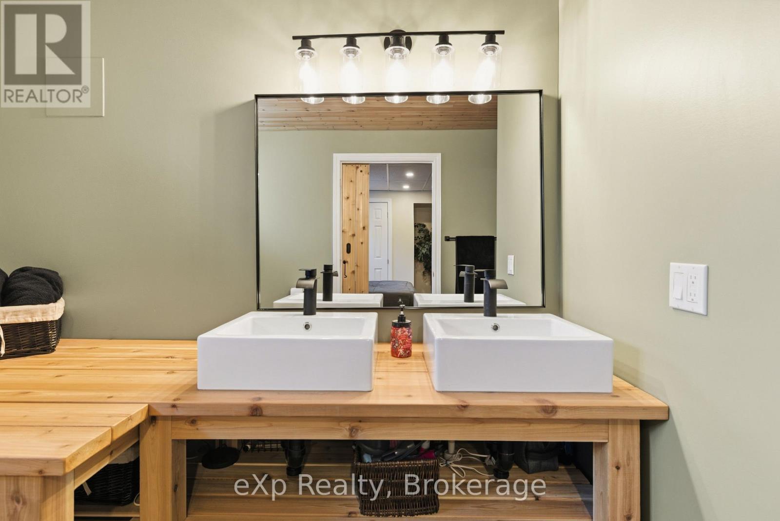 230 SAUGEEN STREET - 35