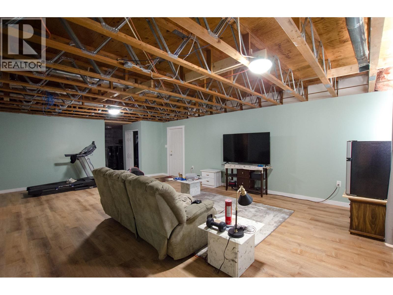 8490 LOUISE DRIVE - 22