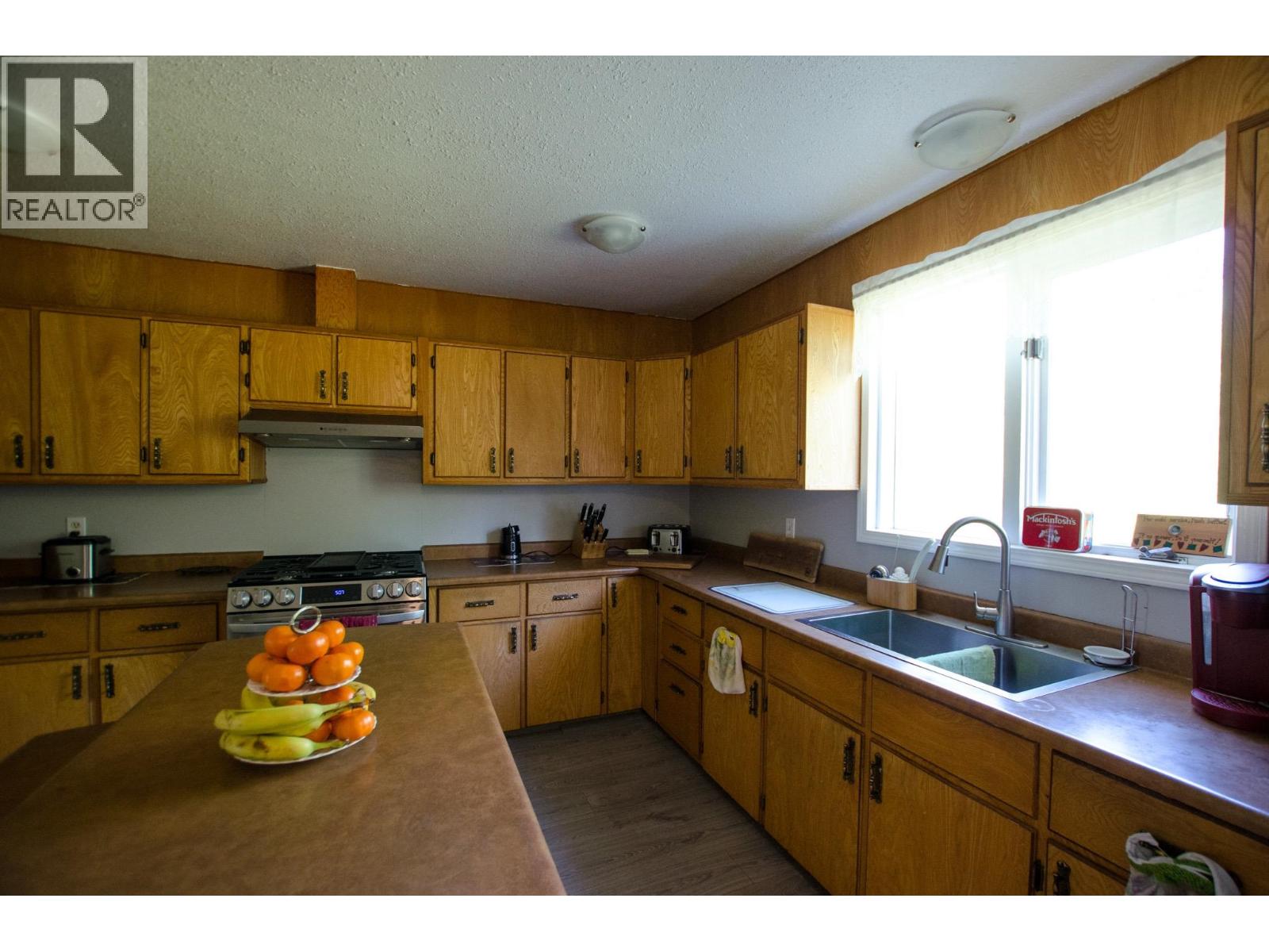 Photo 8 of 40 — 8490 LOUISE DRIVE · Prince George, BC