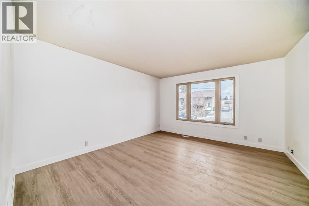 4327 38 Street NE — photo 10