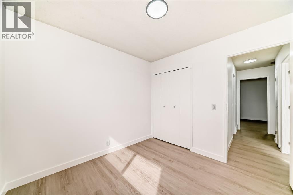 4327 38 Street NE — photo 24