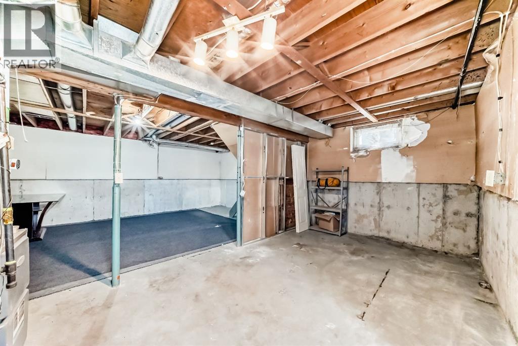 4327 38 Street NE — photo 33