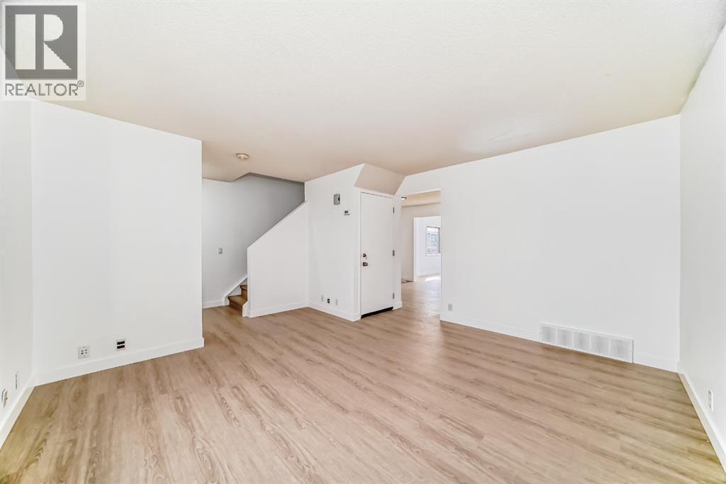 4327 38 Street NE — photo 12