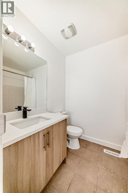 4327 38 Street NE — photo 28