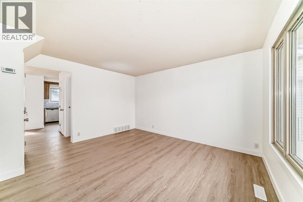 4327 38 Street NE — photo 13