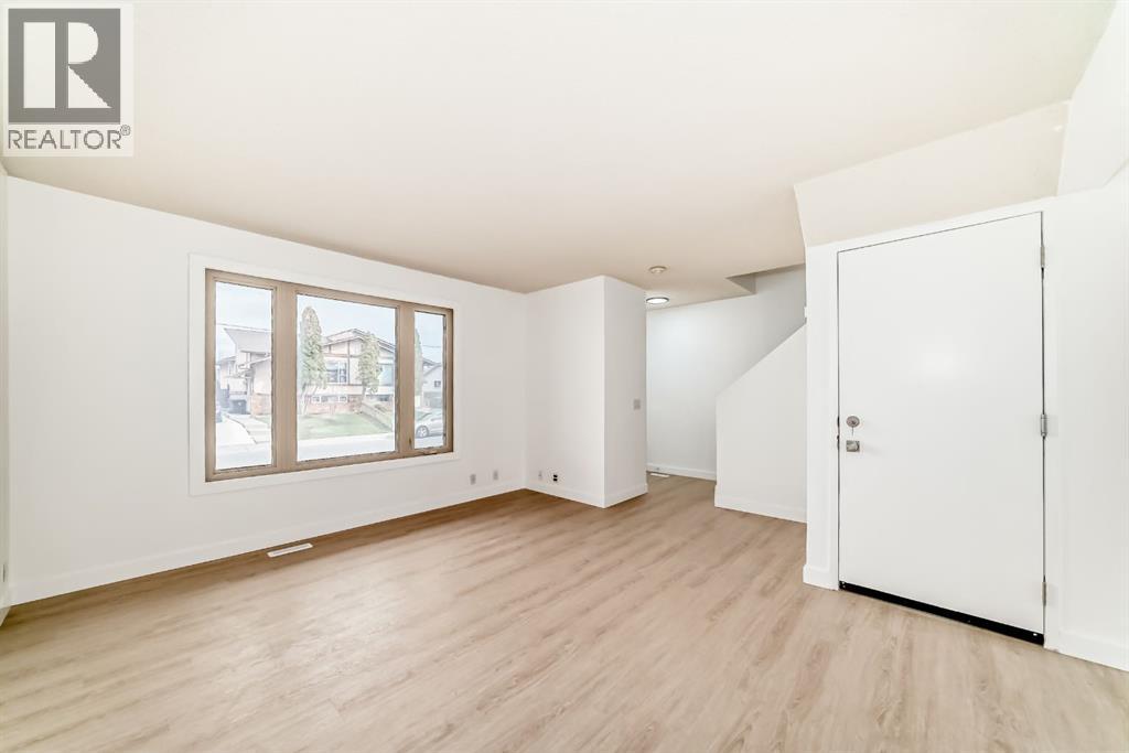 4327 38 Street NE — photo 11