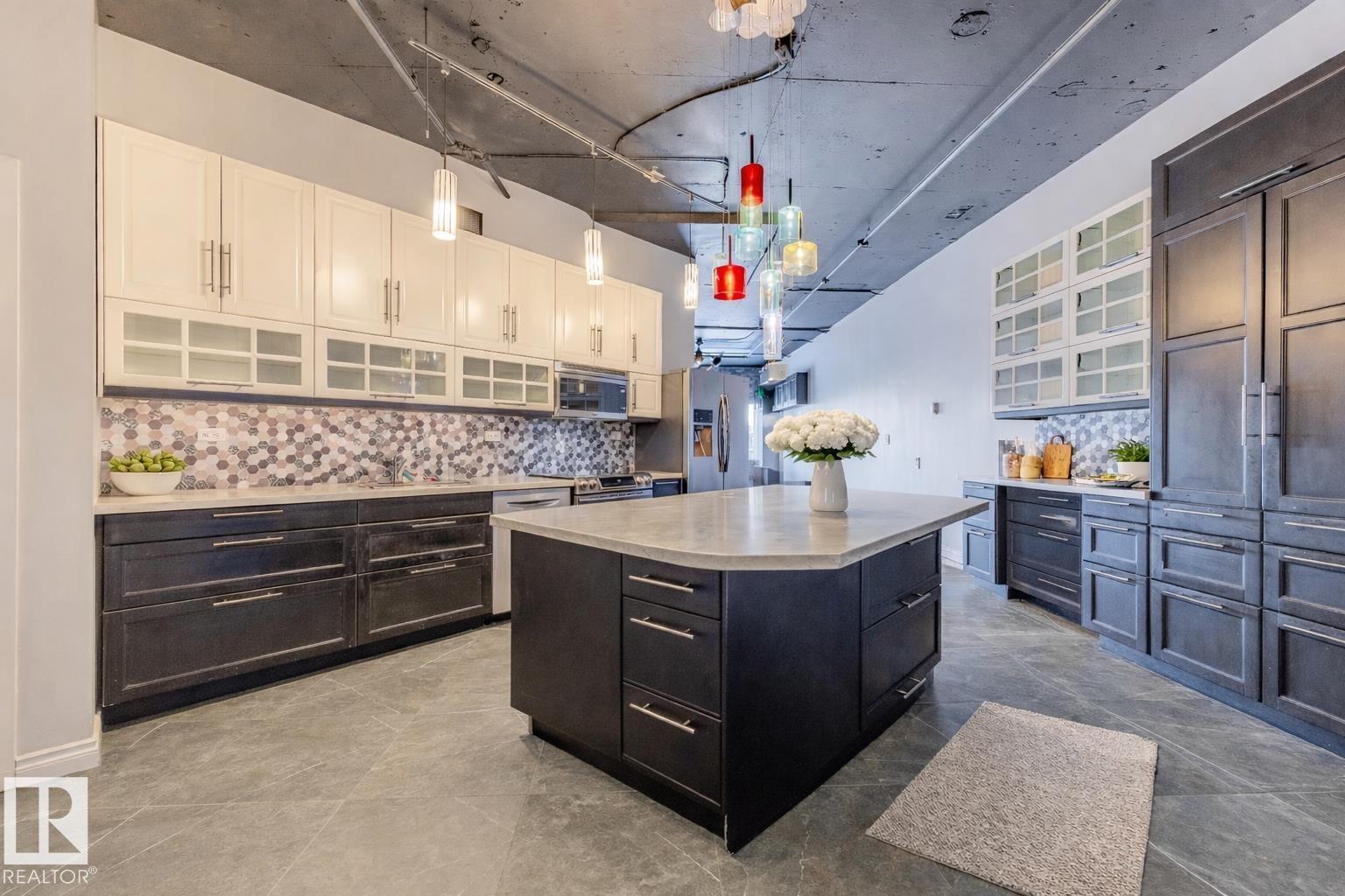 #303 10179 105 ST NW, Edmonton