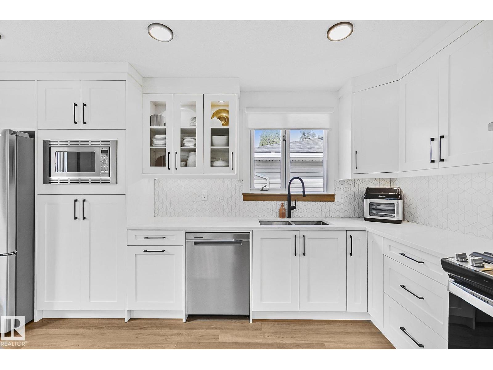 15011 77 AV NW, Edmonton