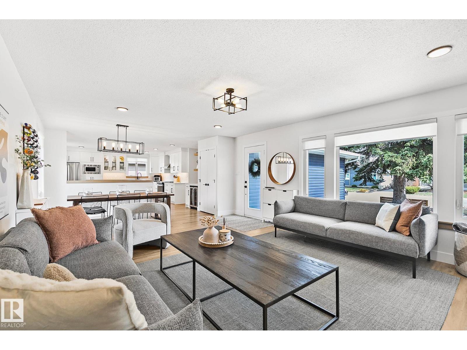 15011 77 AV NW, Edmonton