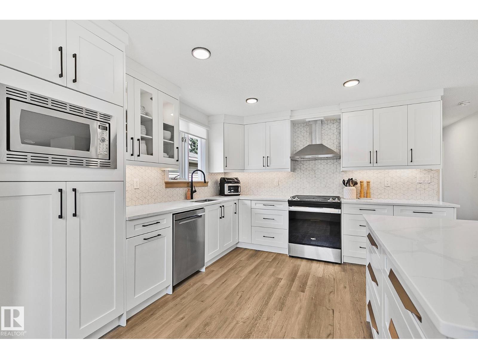 15011 77 AV NW, Edmonton