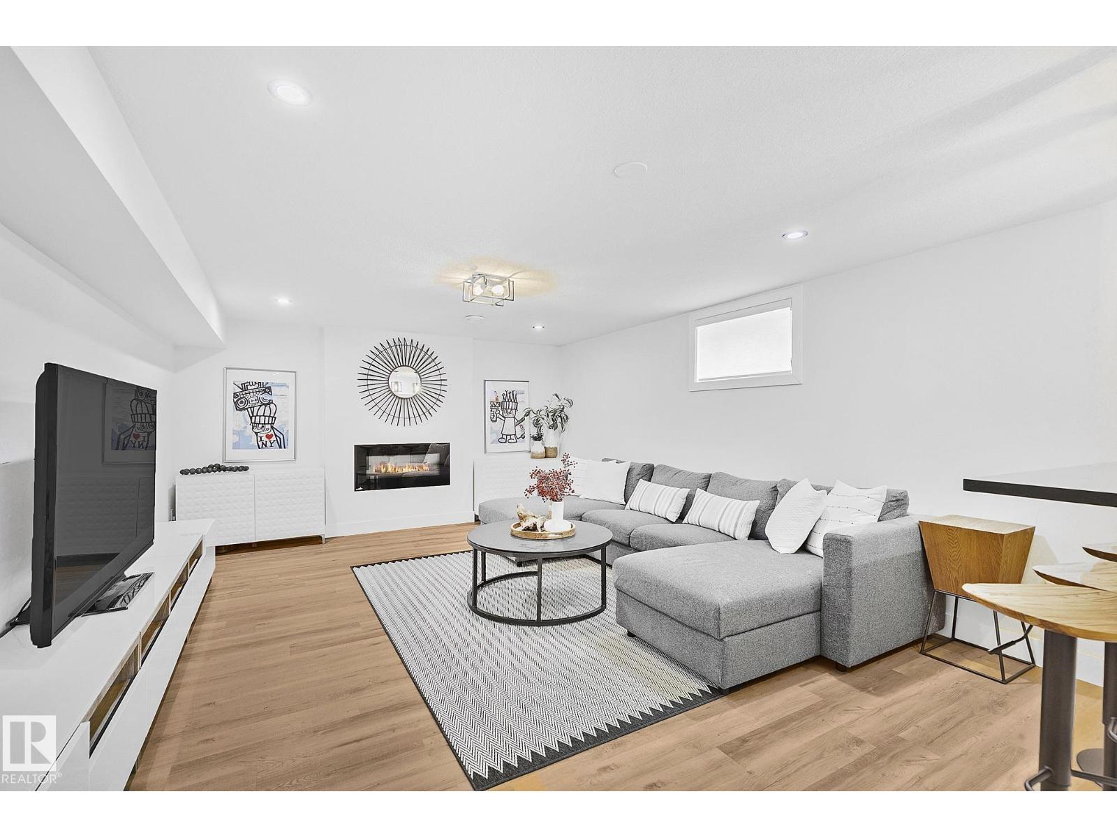 15011 77 AV NW, Edmonton