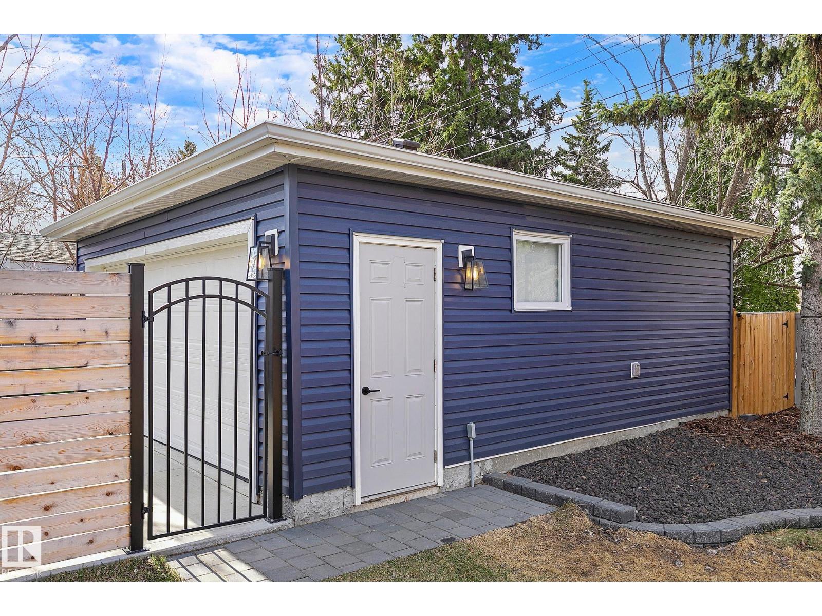 15011 77 AV NW, Edmonton