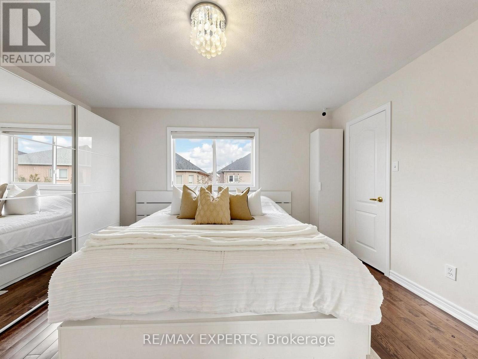 30 JOHNCREST WAY - 24