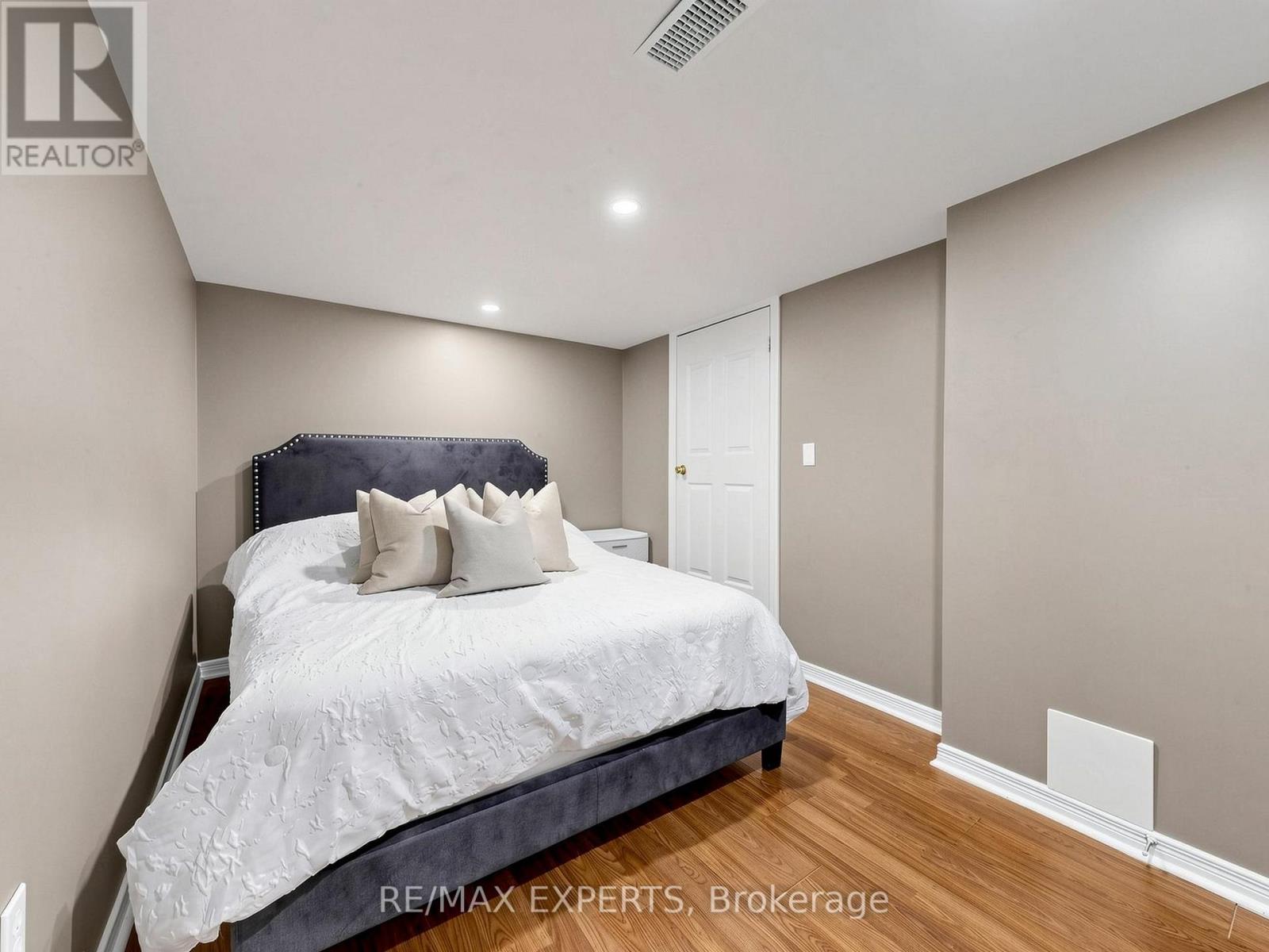 30 JOHNCREST WAY - 43