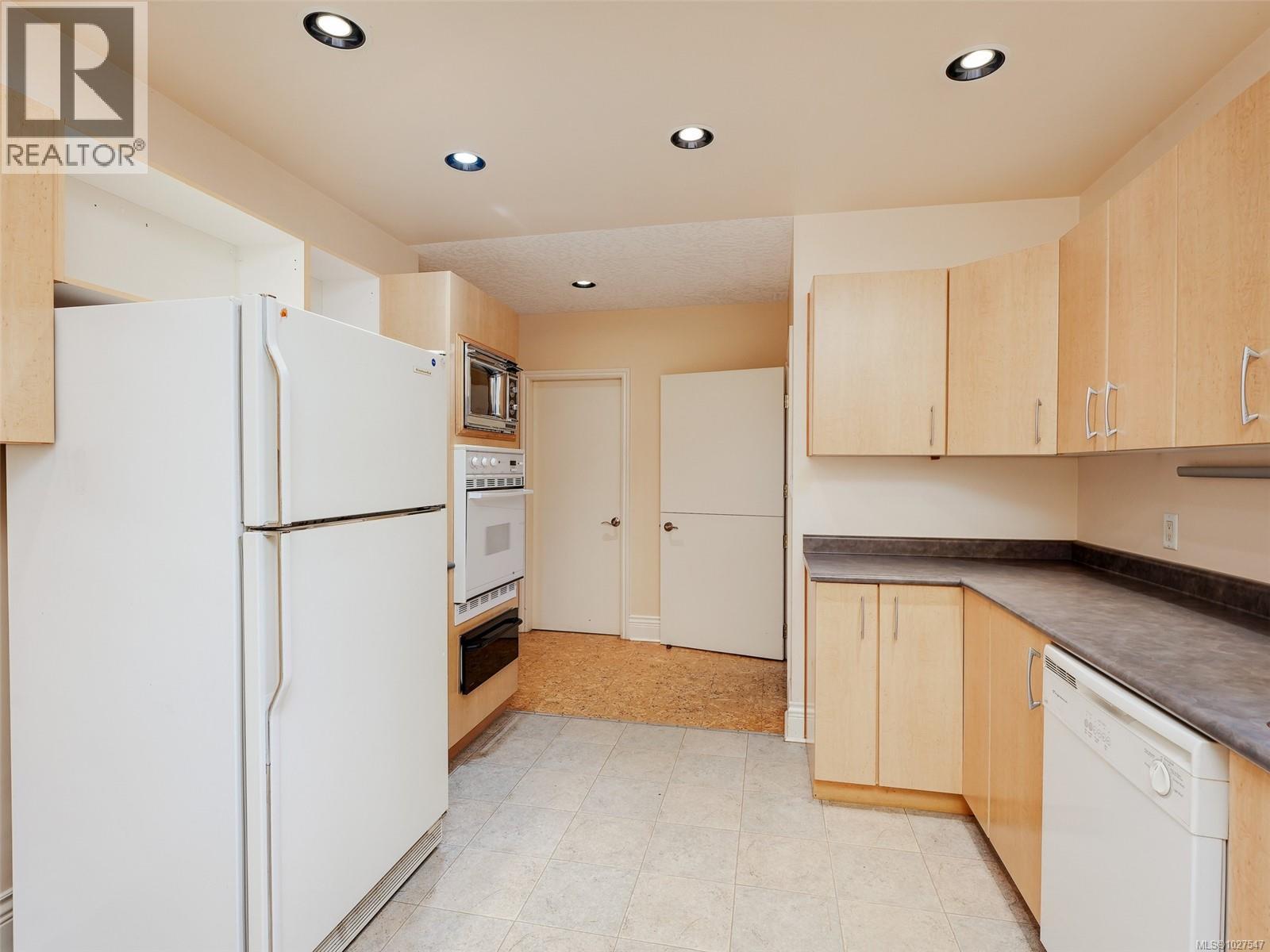 756 Newbury St - 20