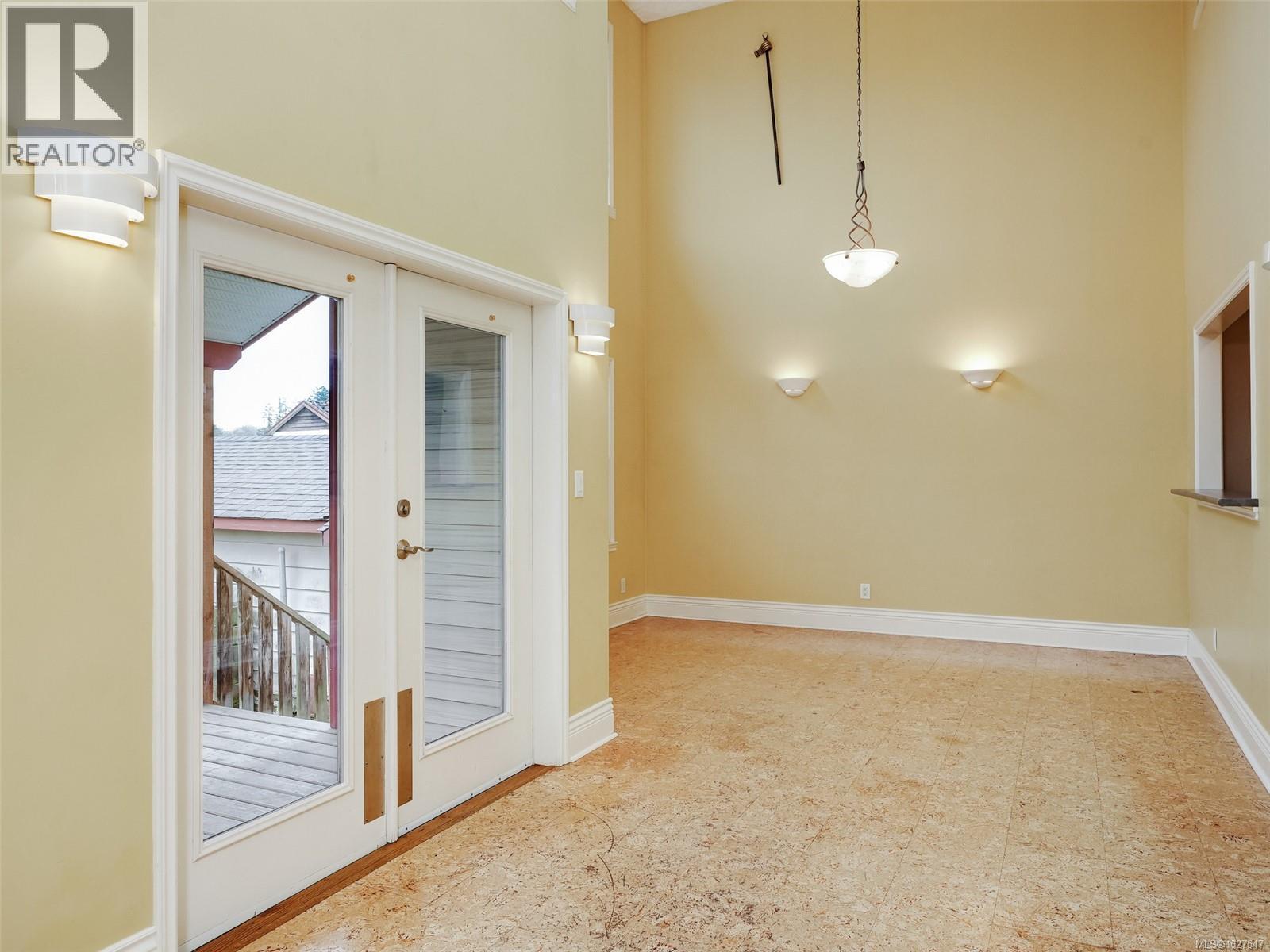 756 Newbury St - 8