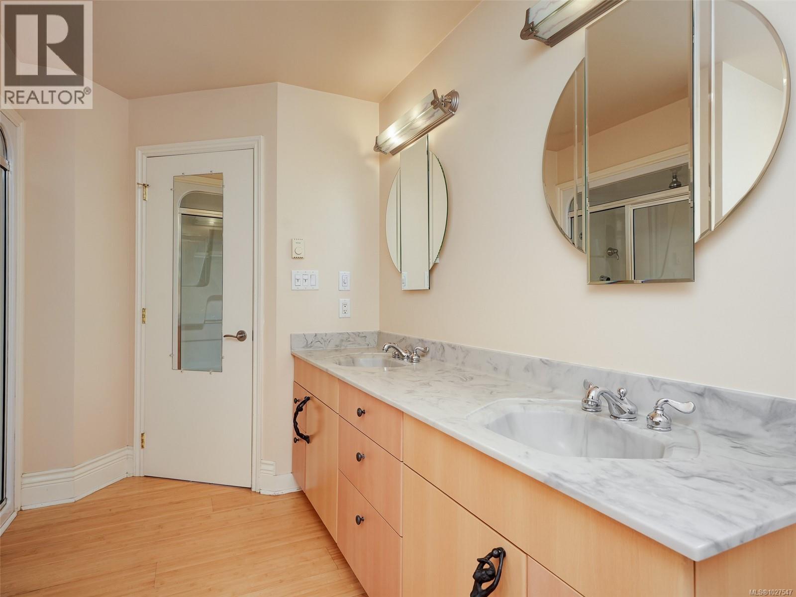 756 Newbury St - 24