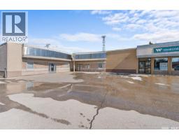A 100 Fairford Street W, Moose Jaw, SK S6H1V3 Photo 25