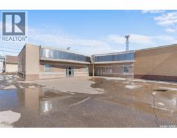 A 100 Fairford Street W, Moose Jaw, SK S6H1V3 Photo 26