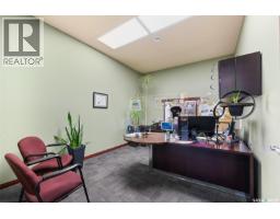 A 100 Fairford Street W, Moose Jaw, SK S6H1V3 Photo 6