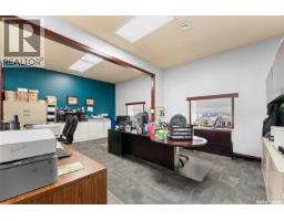 A 100 Fairford Street W, Moose Jaw, SK S6H1V3 Photo 7