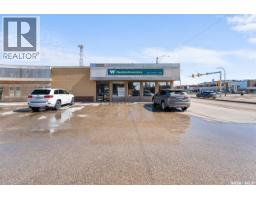 A 100 Fairford Street W, Moose Jaw, SK S6H1V3 Photo 9