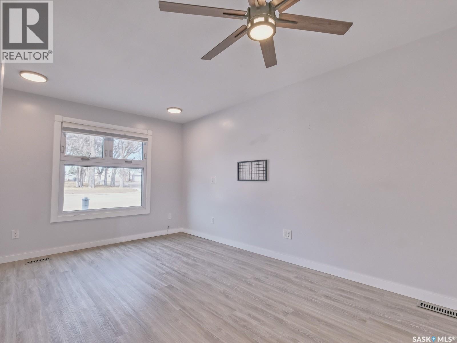 204 2nd AVENUE W - 6