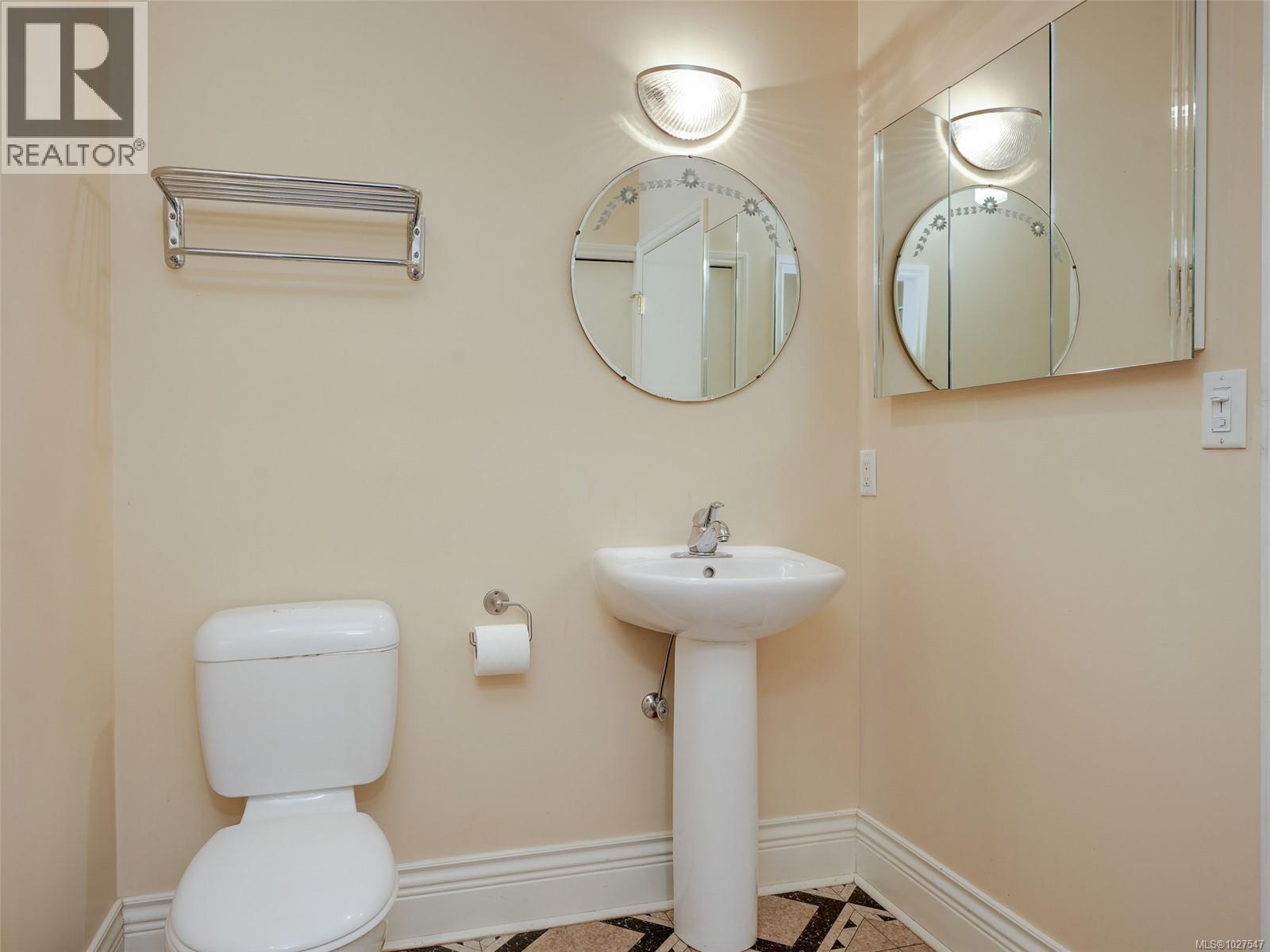 756 Newbury St - 30