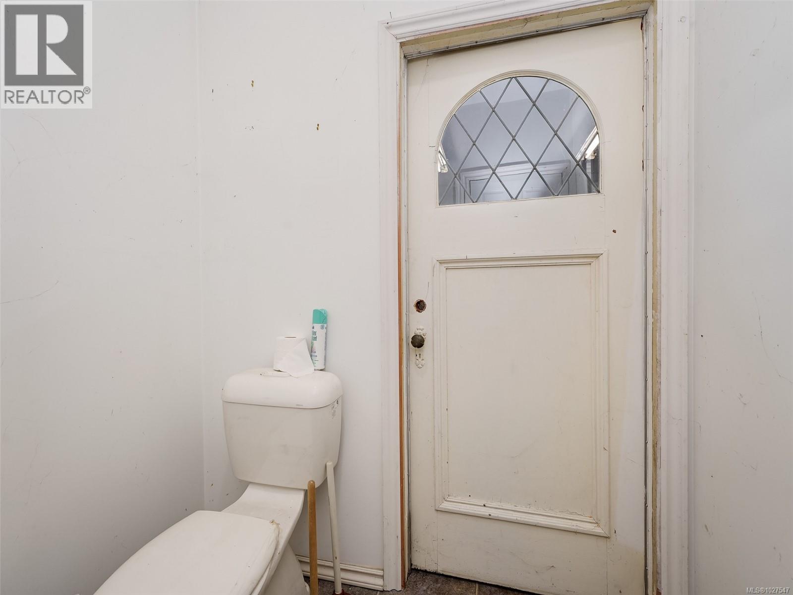756 Newbury St - 43