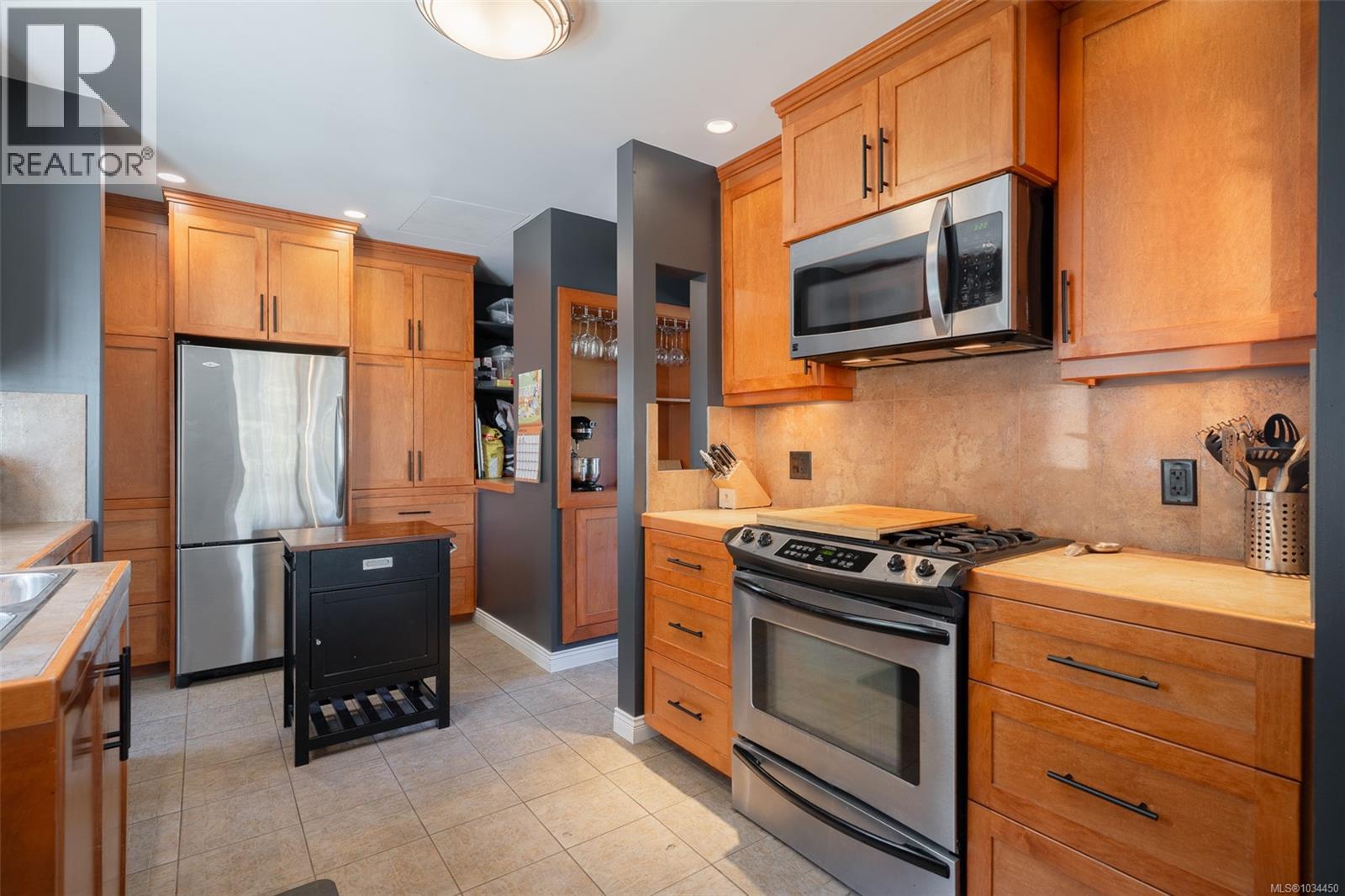 502 Davis Rd - 12
