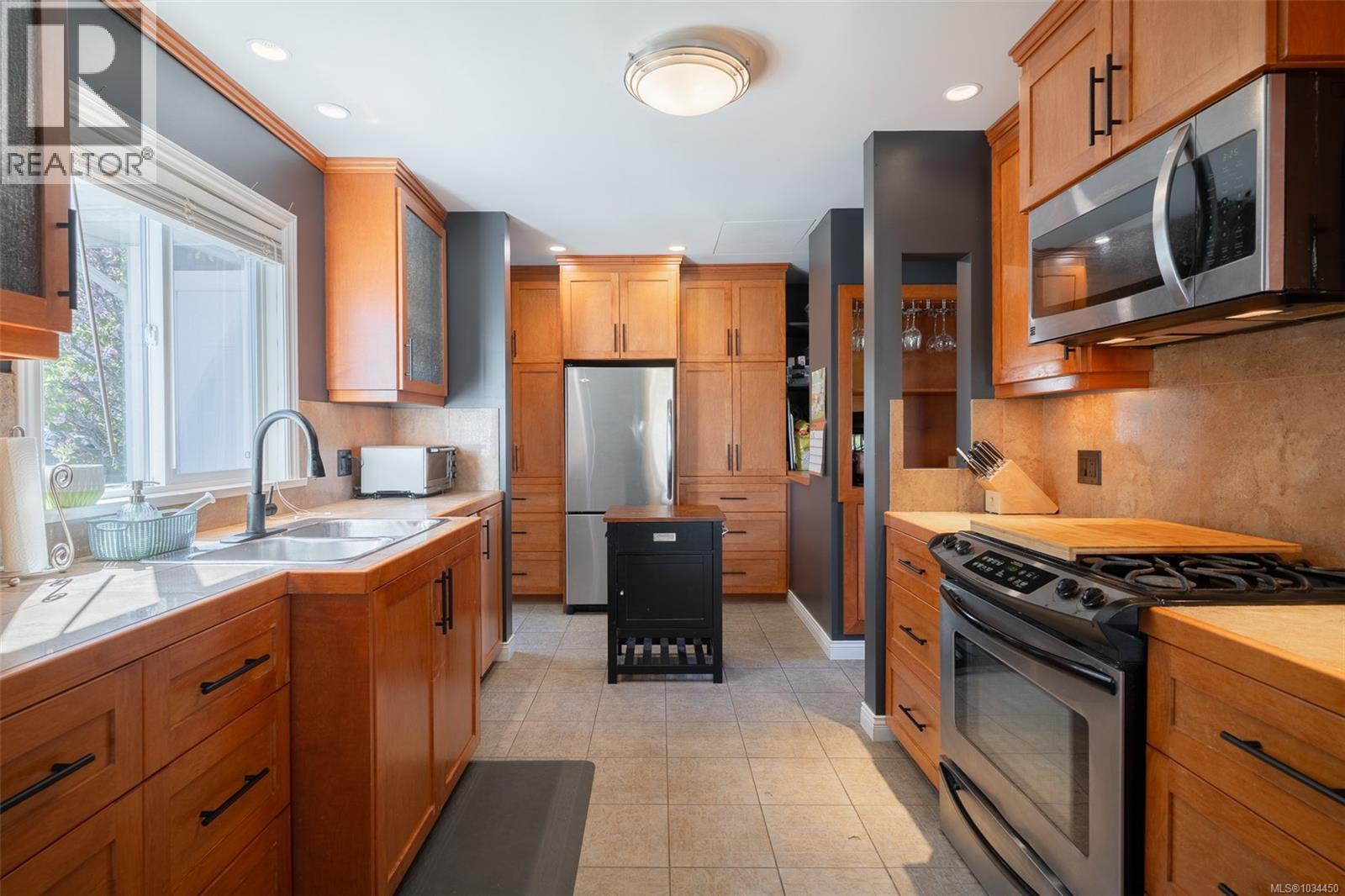 502 Davis Rd - 13