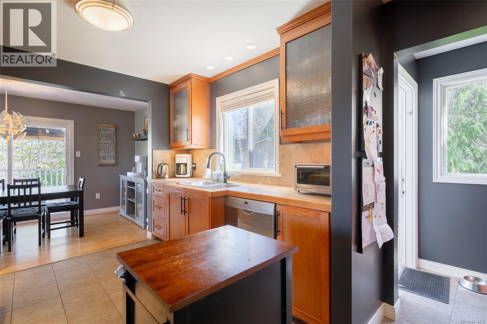 502 Davis Rd - 16