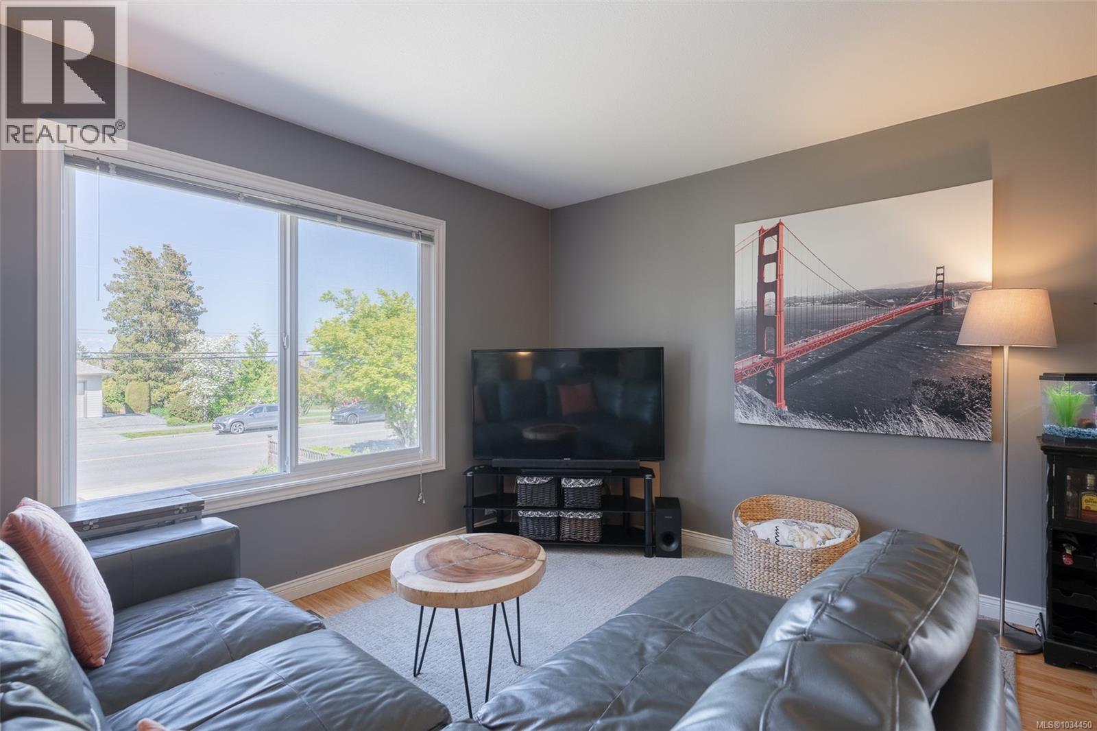 502 Davis Rd - 6