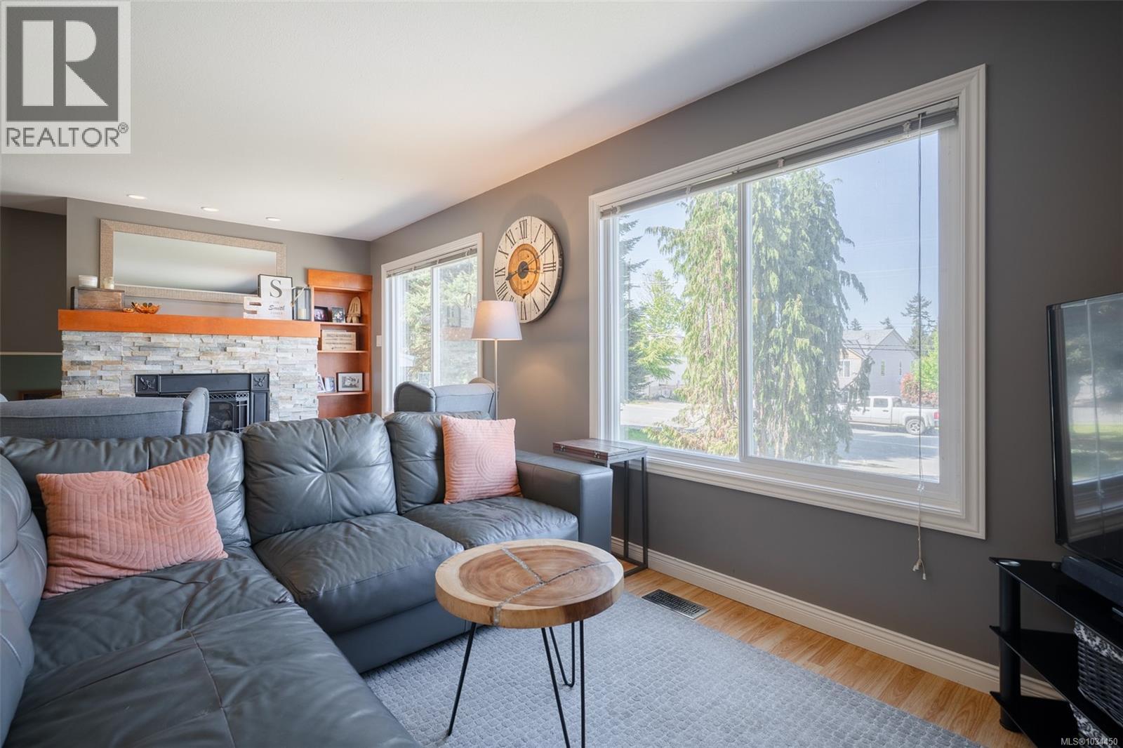 502 Davis Rd - 7