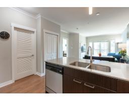 439 13321 102a Avenue, Surrey, BC V3T1P6 Photo 8