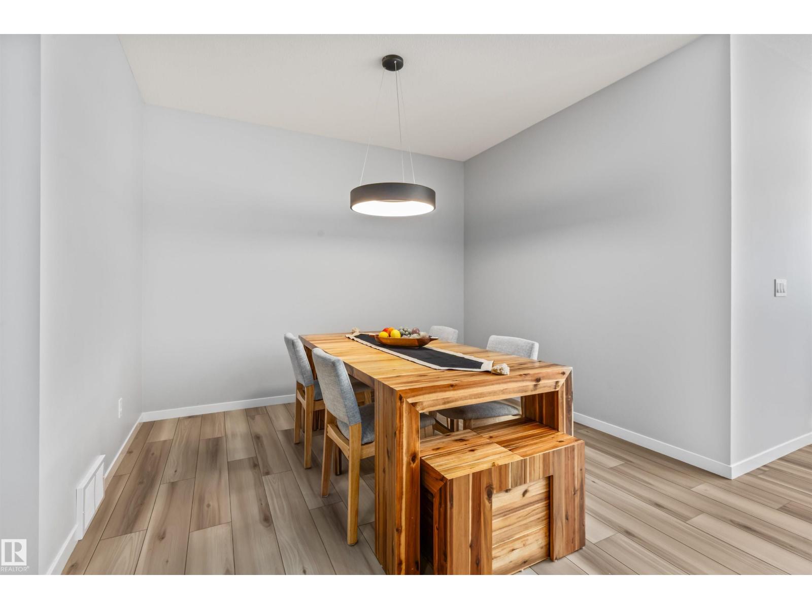 7113 177a AV NW NW, Edmonton