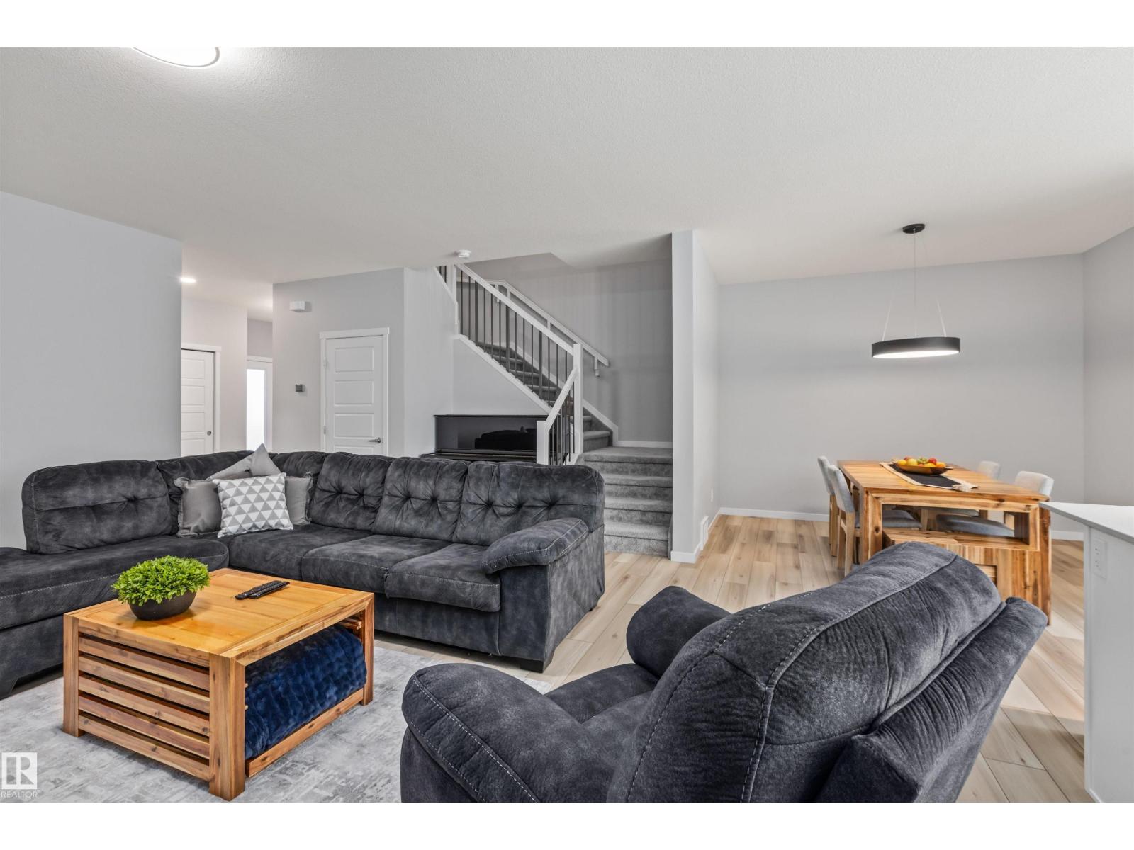 7113 177a AV NW NW, Edmonton