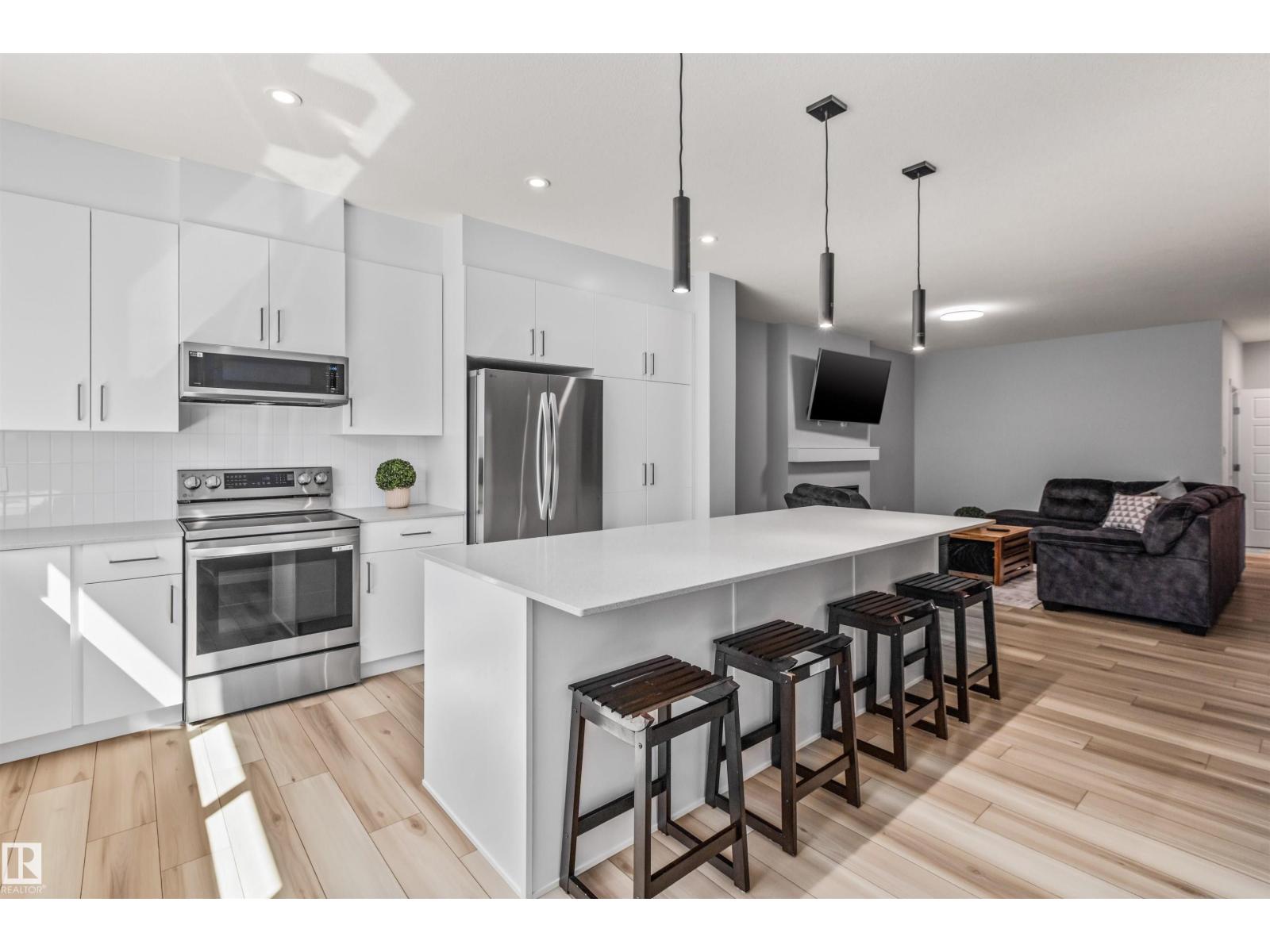 7113 177a AV NW NW, Edmonton