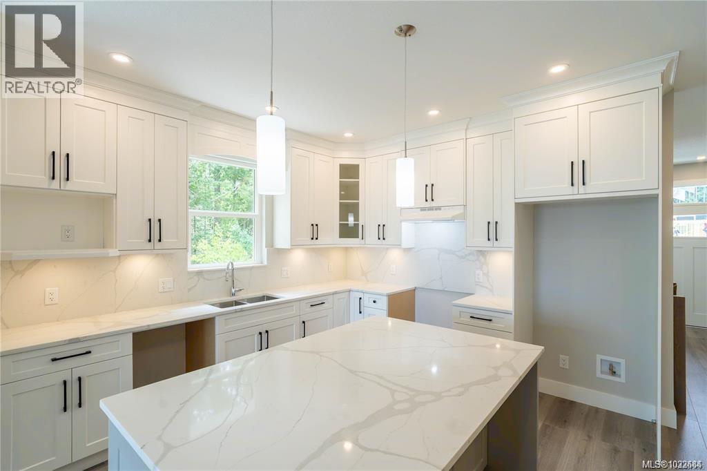 671 Sanderson Rd - 10
