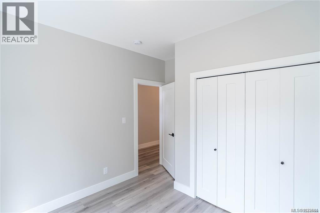 671 Sanderson Rd - 25