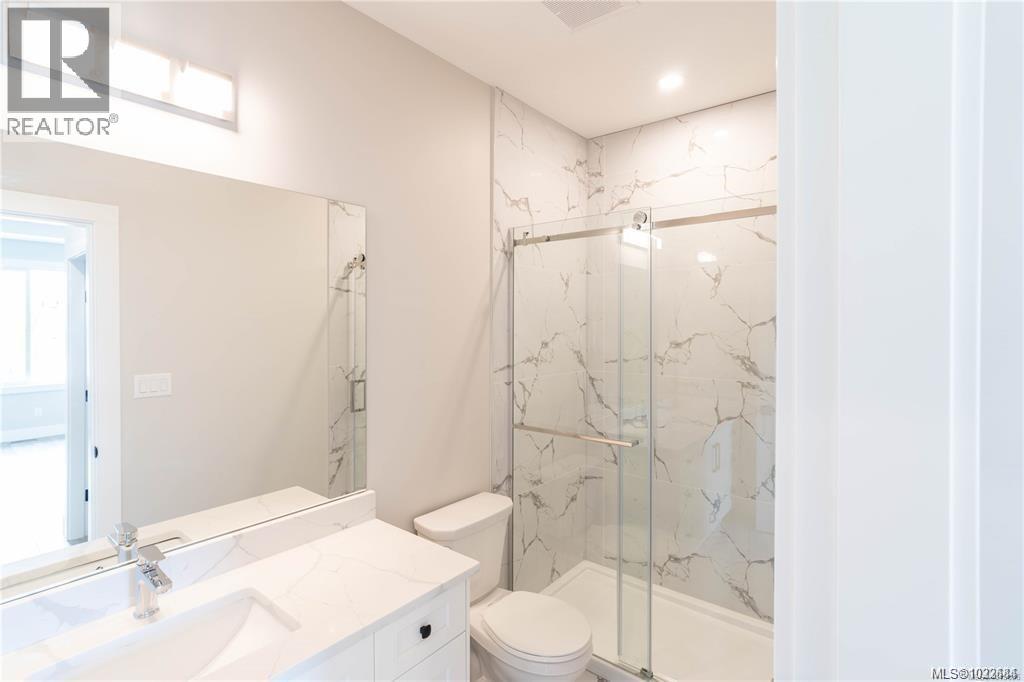 671 Sanderson Rd - 35