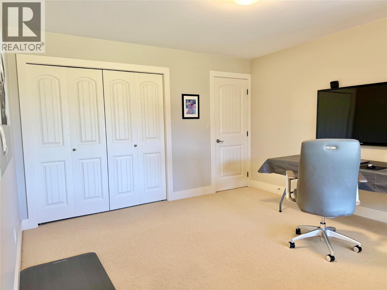 7958 MCCALLUM VIEW Drive, Grand Forks