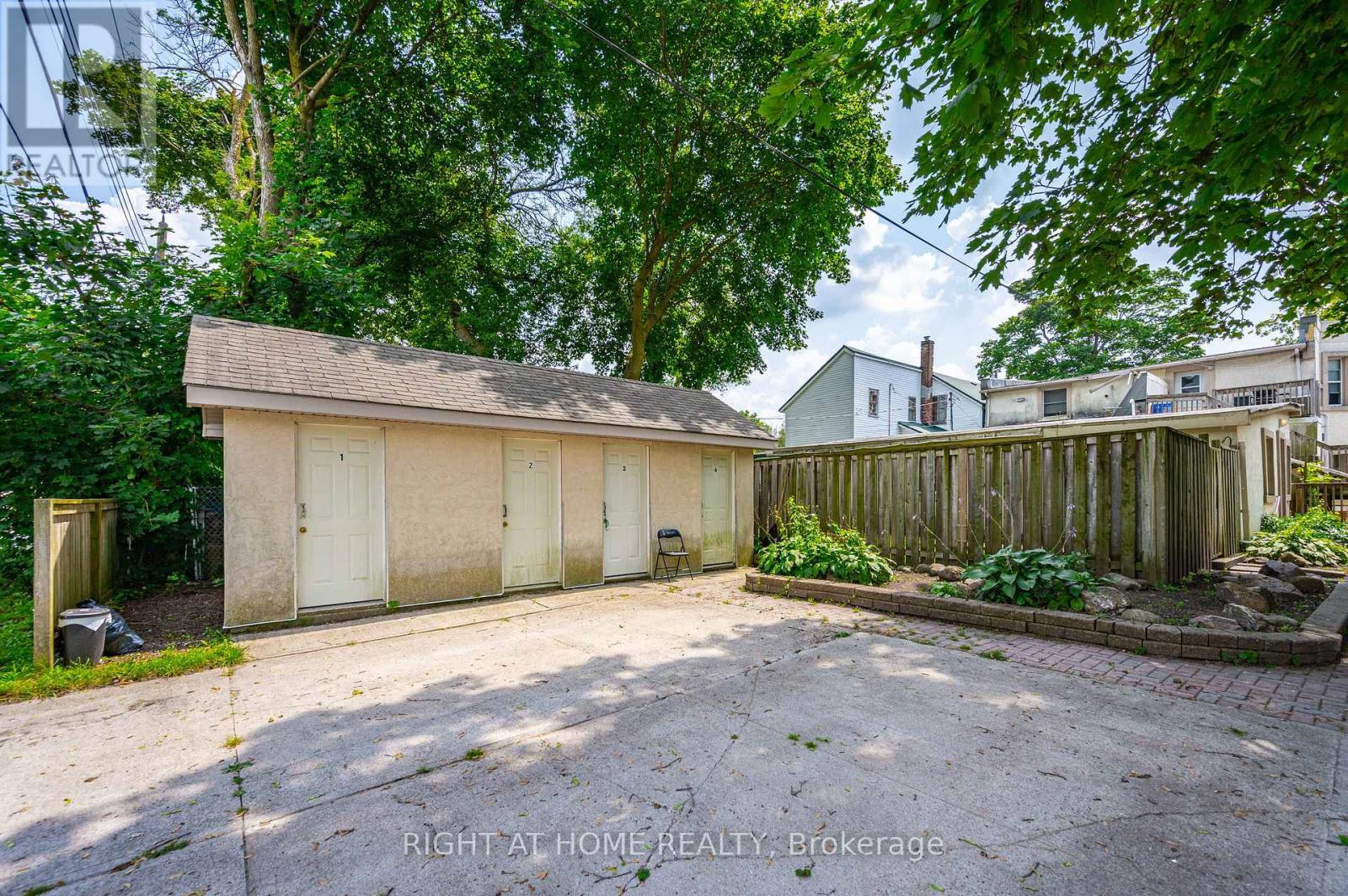 213 MAIN STREET E - 42