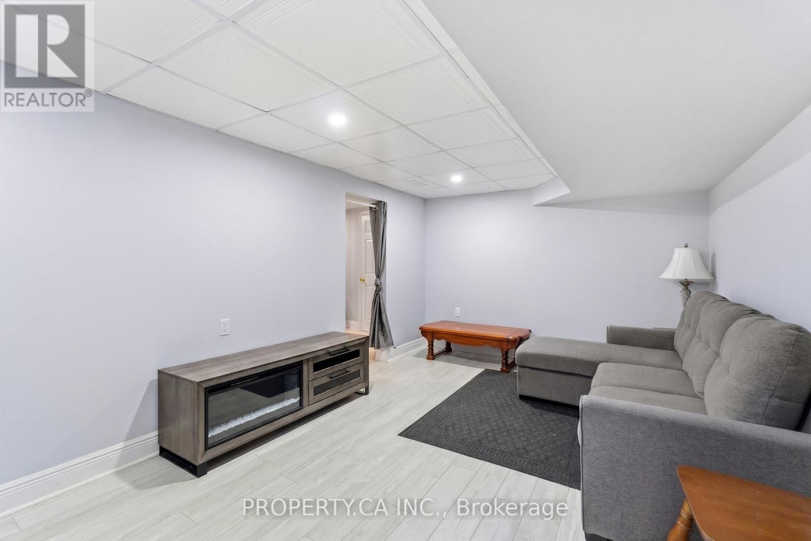 39 MCDONALD AVENUE - 25
