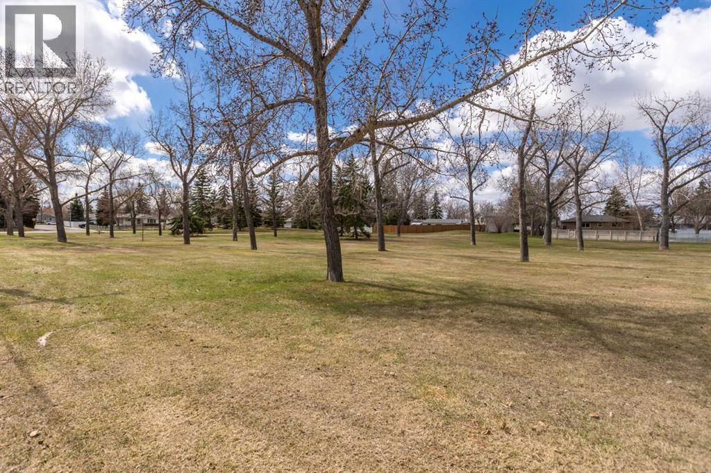 GREEN SPACE BEHIND!