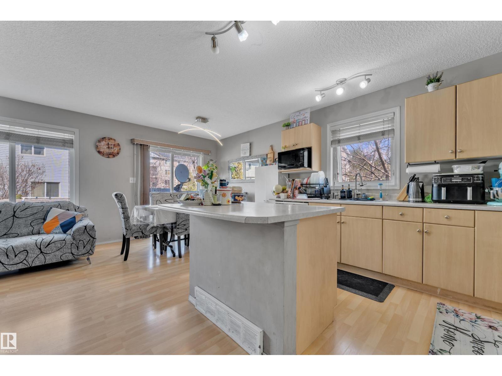 #64 4350 23 ST NW, Edmonton