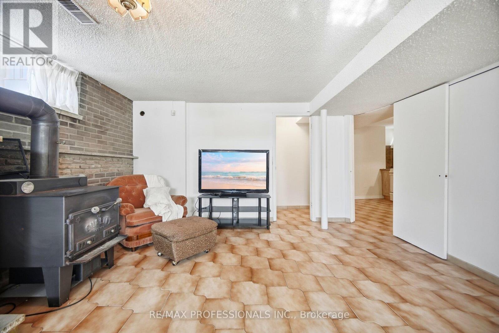 83 SPENVALLEY DRIVE - 26