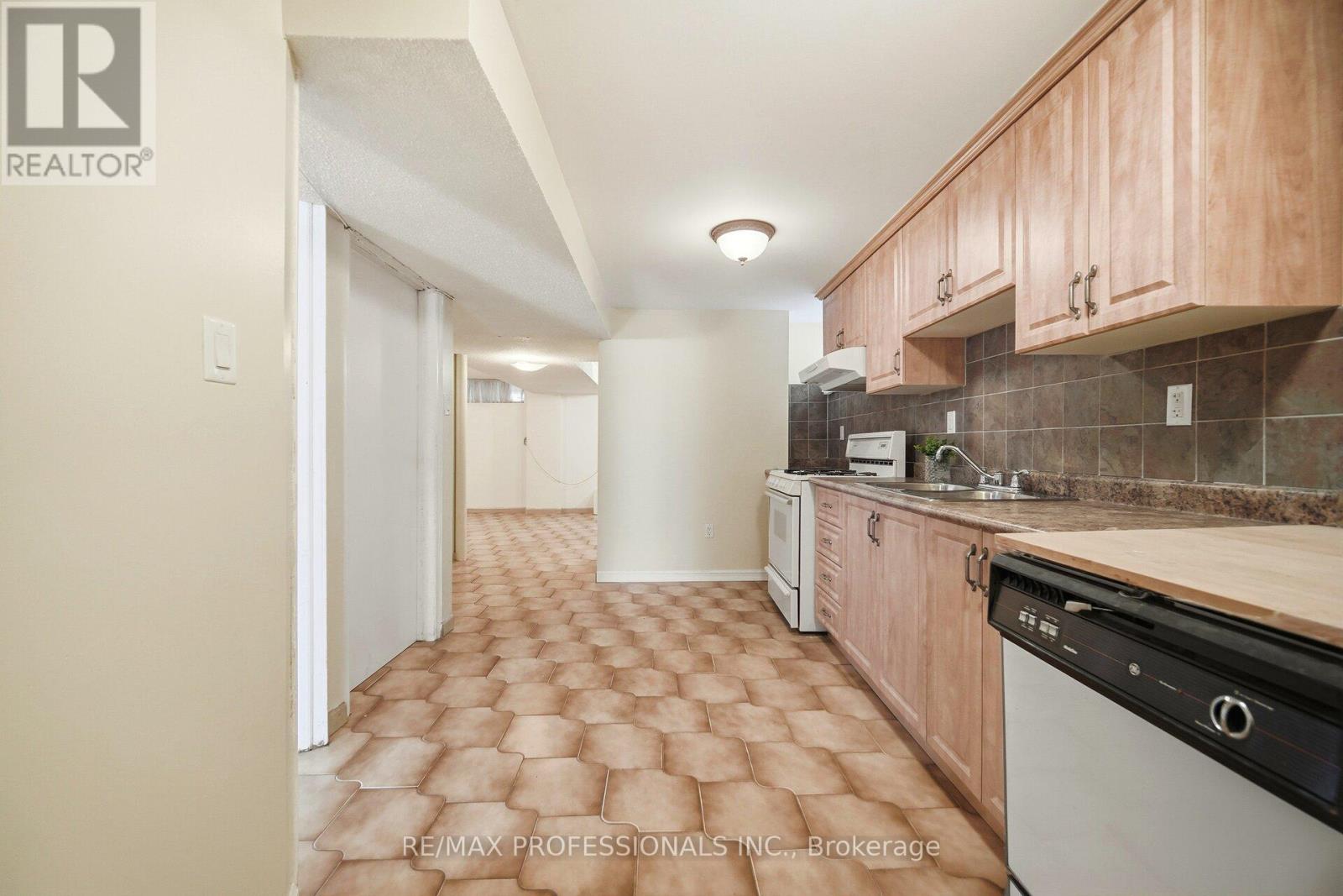 83 SPENVALLEY DRIVE - 36