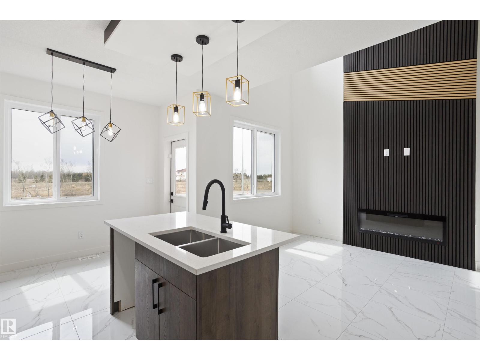 3013 8 AV SW, Edmonton